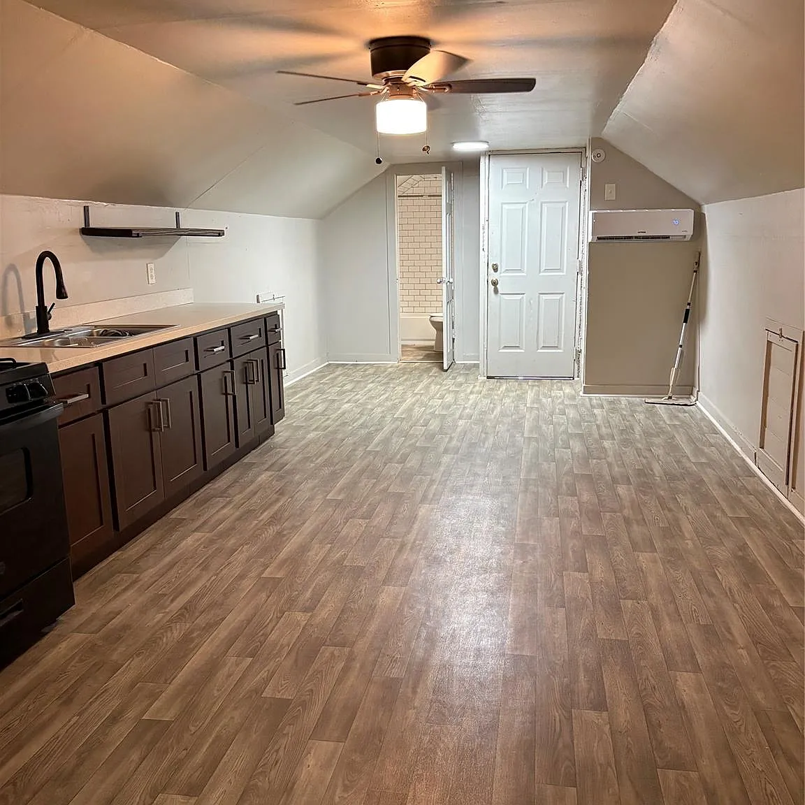 1 bed, 1.0 bath, 800 sqft, $985 — Photo 4