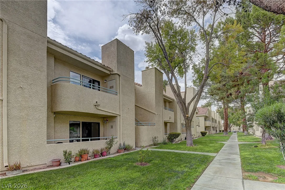 2 bed, 2.0 bath, 1068 sqft, $1,150 — Photo 2
