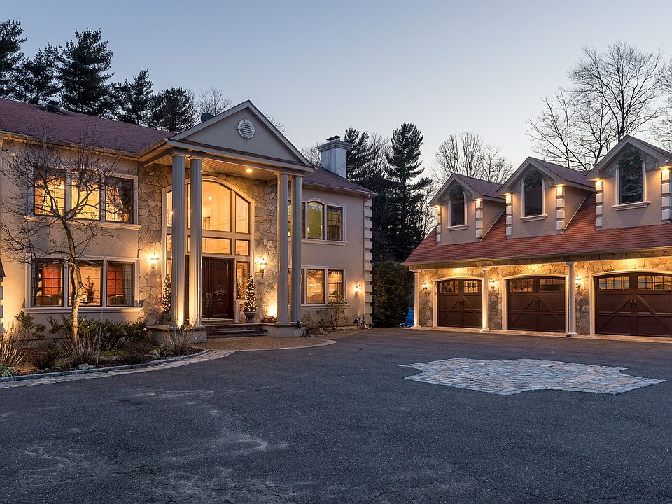 1st image of 50 Twin Ponds Ln