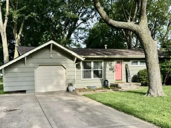 7104 Melrose Ln, Shawnee, KS 66203