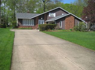 658 Gloucester Dr, Highland Heights, OH 44143