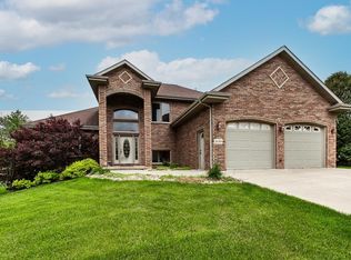 2120 Crown Point Rd, Dubuque, IA 52002