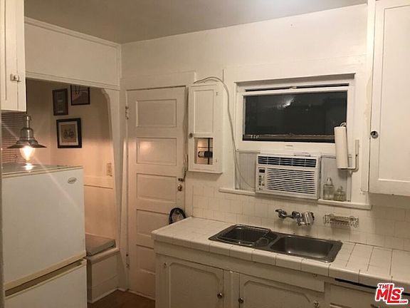 4th image of 223 Strand St #G
