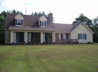 423 N Valley Hill Rd, Bull Valley, IL 60098