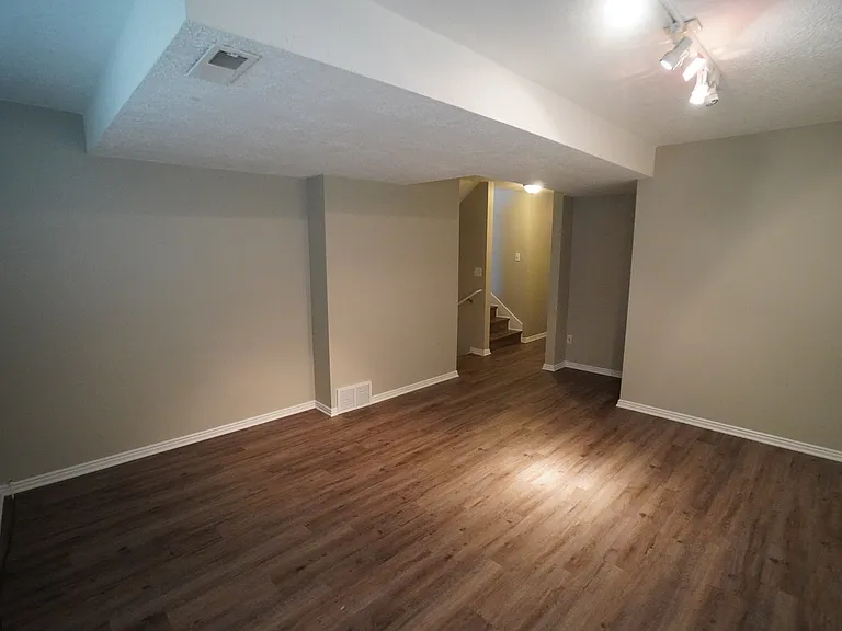 324 E 1100 N — Photo 35