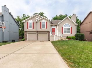7412 N McKinley Ave, Kansas City, MO 64158