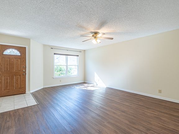 2nd image of 4527 Stradford Pl
