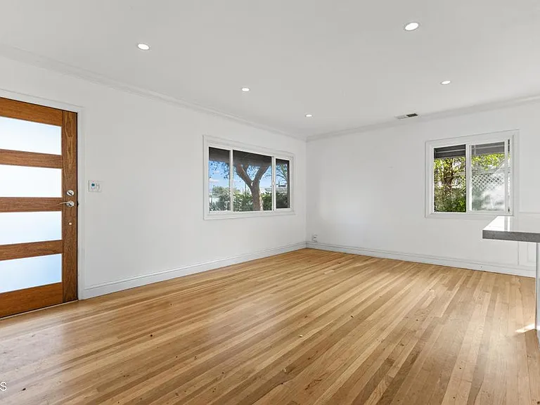 11125 Welby Way — Photo 3
