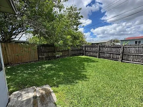 2601 NW 64th Ter — Photo 15