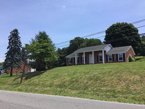 3rd image of 5726 N Lee Hwy
