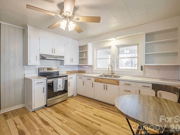 3rd image of 5588 River Bend Rd