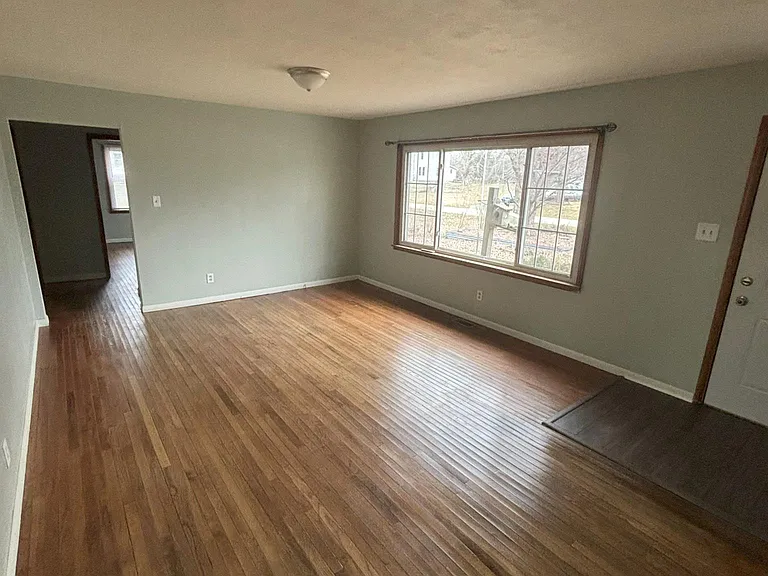 116 S Johnson Ave — Photo 11