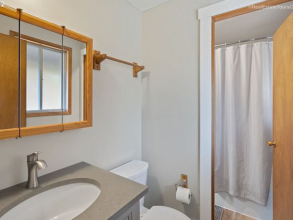 5th image of 2710 NE Littler Way