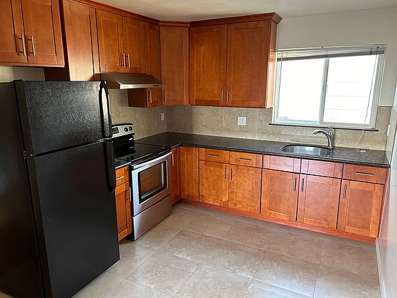 3rd image of 312 18th Ave APT 4