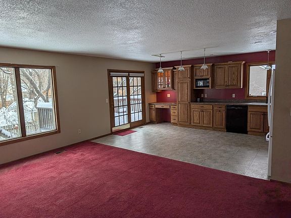 5th image of 220 E Hamberg St