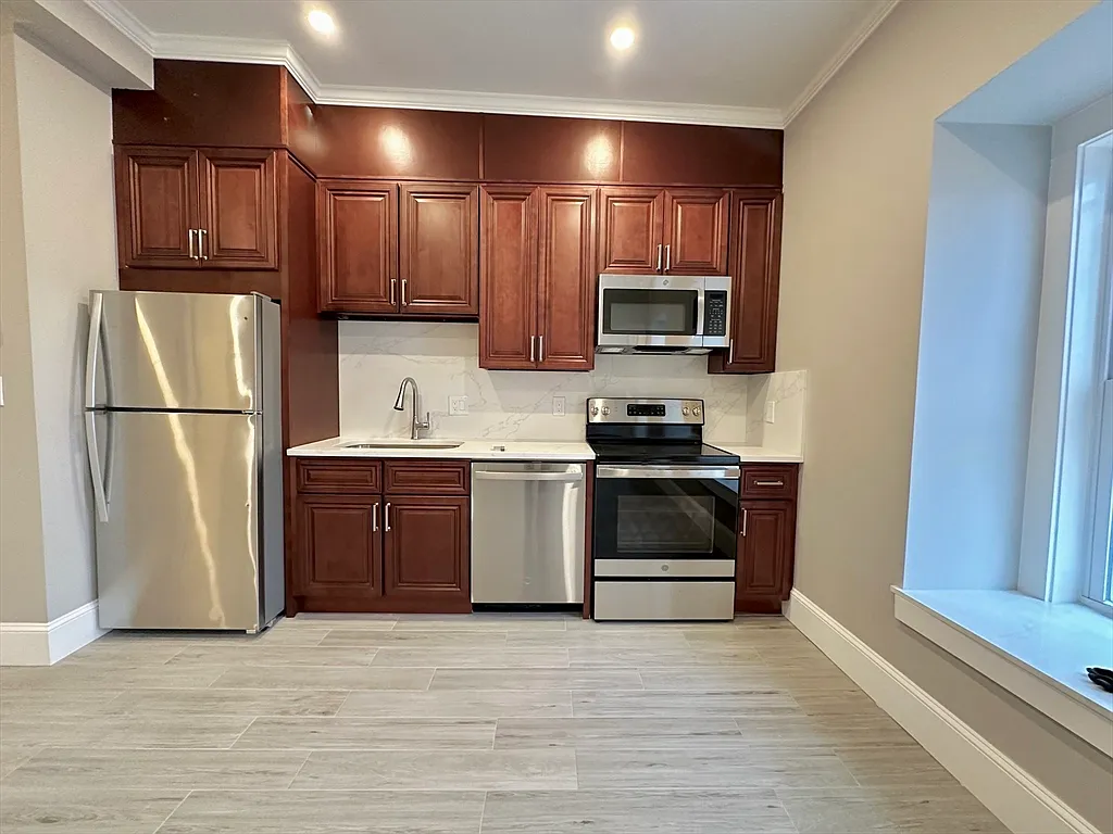 2 bed, 1.0 bath, $3,200 — Photo 3
