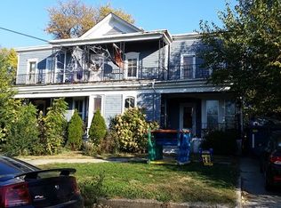 378 North St, Elgin, IL 60120