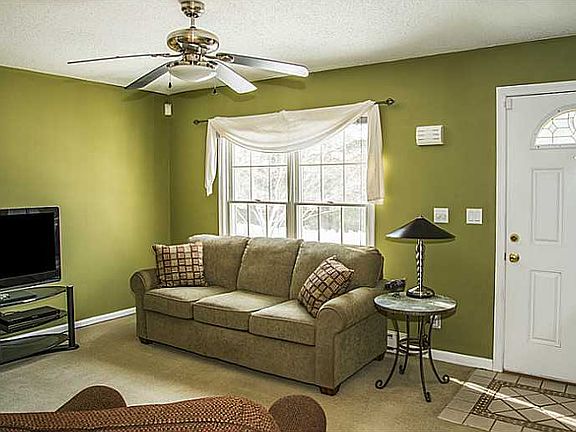 5th image of 23 Wood Hollow Ln