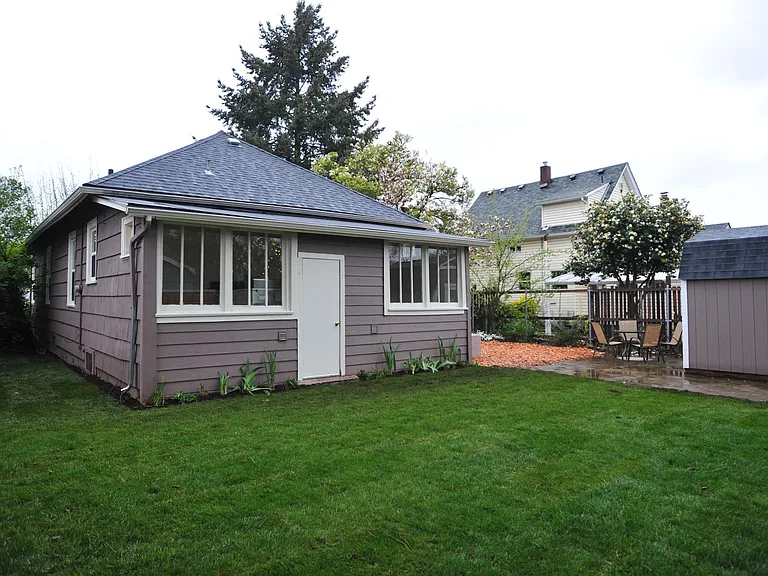 7030 SE Raymond Ct — Photo 35