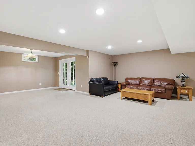 5767 Bush Hill Dr — Photo 46