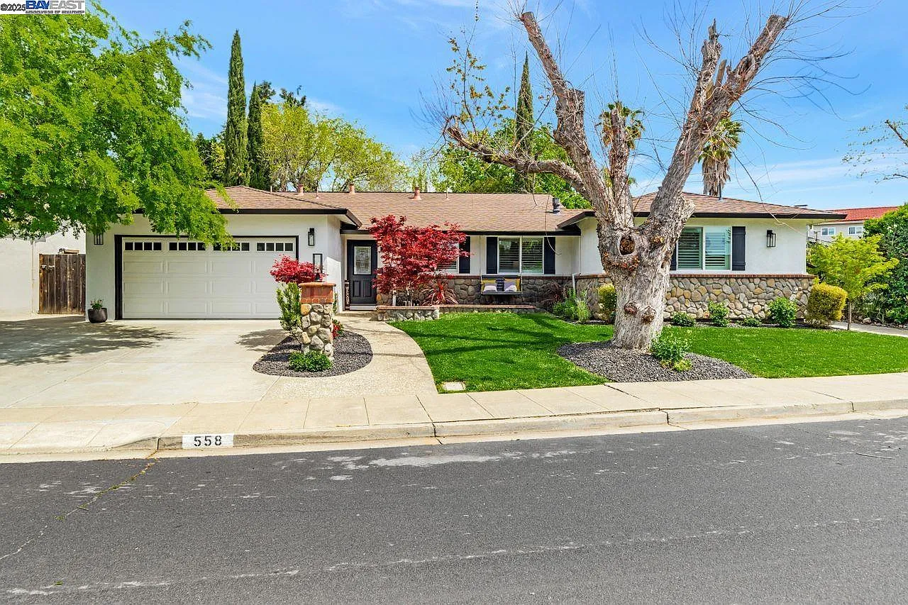 558 Cinnabar Dr photo 1