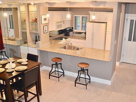 4th image of 7300 Lakeshore Dr APT 11