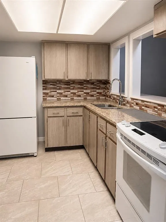 2 bed, 1.0 bath, 945 sqft, $1,350 — Photo 4