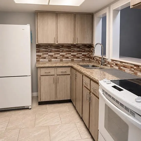 400 Auburn Dr #3 — Photo 4