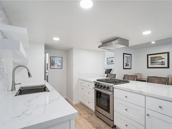 4th image of 361 Cypress Dr #A