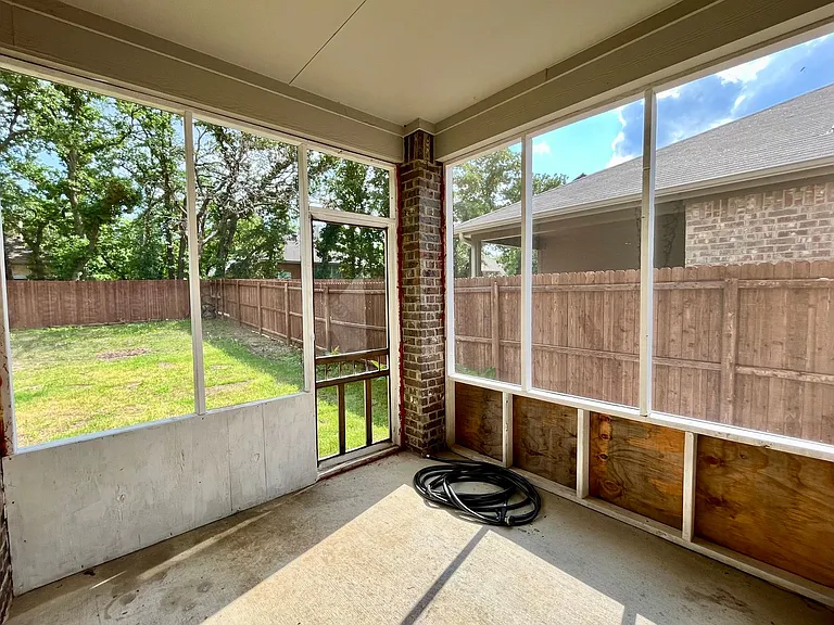 2304 Lattimore St — Photo 21