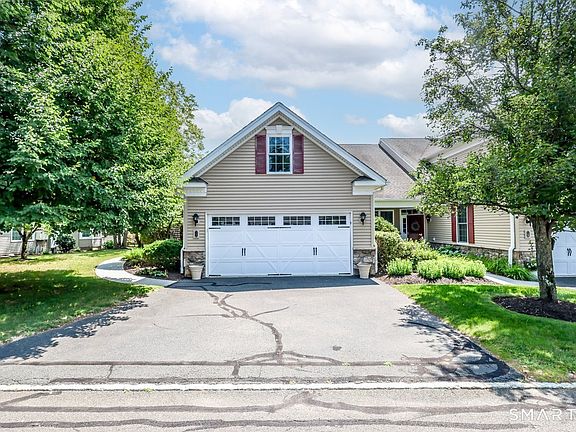 4th image of 13 Watkins Drive #13