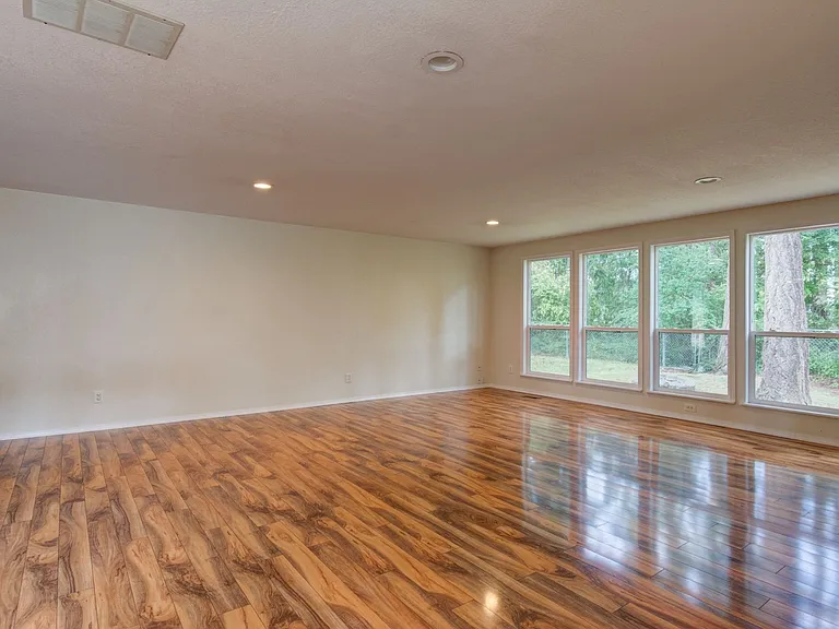 1230 SW Ingleside Ct — Photo 10