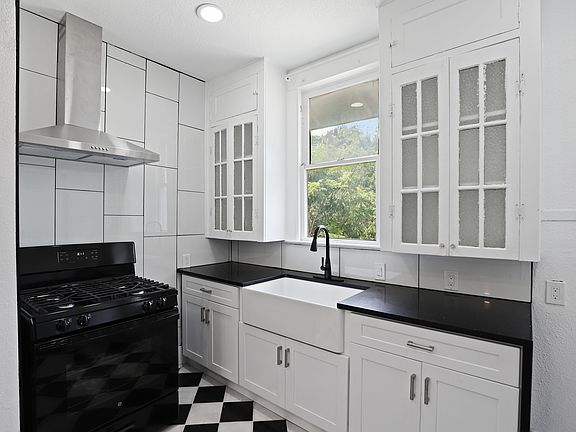 5th image of 133 E Woodlawn Ave APT 4