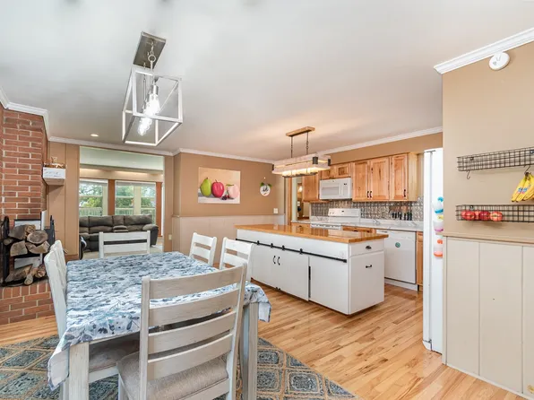 204 Vail Ct, Midland, MI 48640