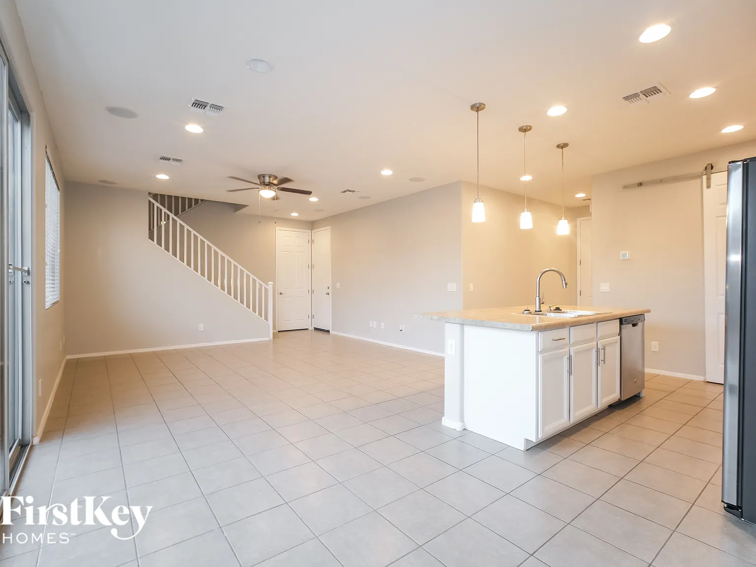 3 bed, 3.0 bath, 1702 sqft, $2,420 — Photo 4