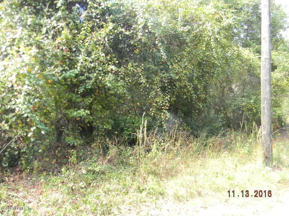 129 Thomas Rd, Crescent City, FL 32112