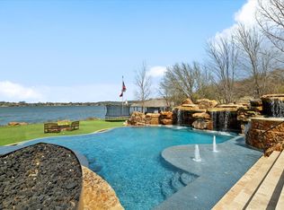 1904 W Emerald Bend Ct, Granbury, TX 76049