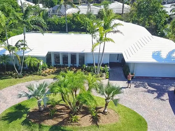 1151 Emerald Dr, Riviera Beach, FL 33404