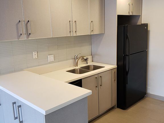 4th image of 1226 S Shenandoah St APT 102