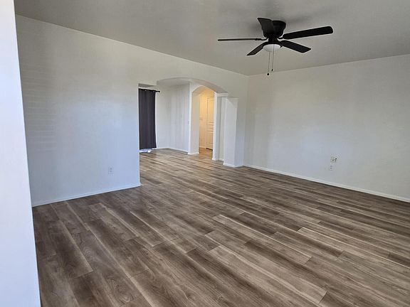 4th image of 813 S DORAN Circle
