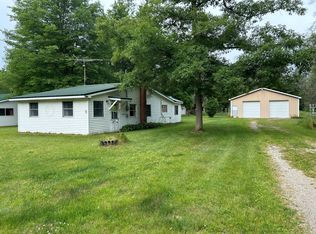 2553 S Walnut Ave, White Cloud, MI 49349