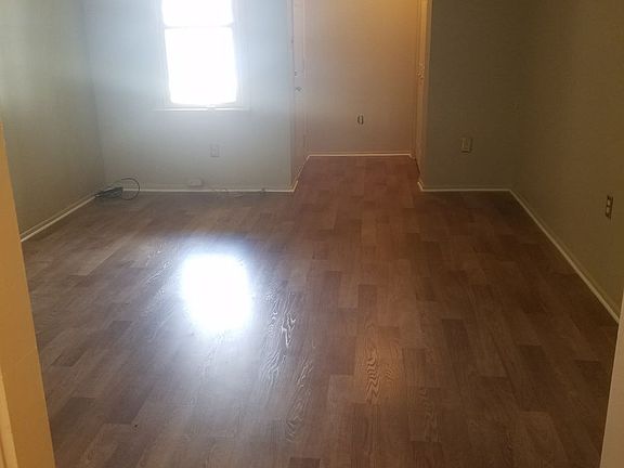 3rd image of 204 W Beaver Ct