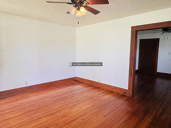 3rd image of 1502 Dallas St
