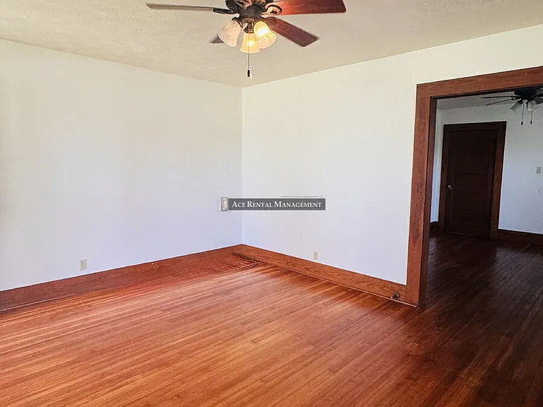 1502 Dallas St — Photo 3