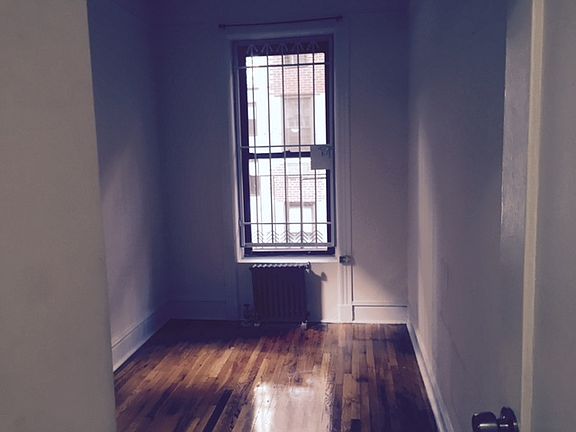 4th image of 215 E 86th St #3A