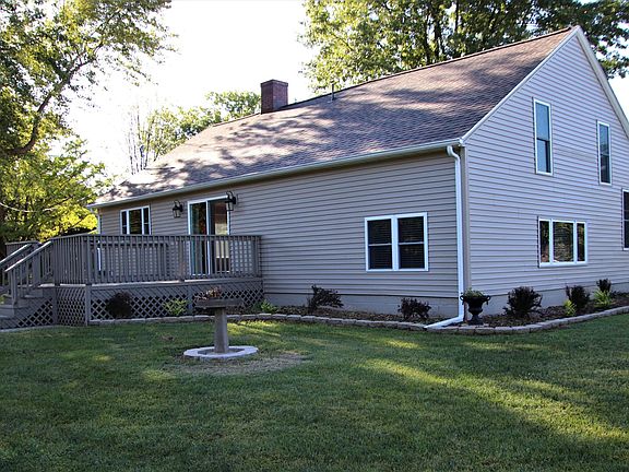 BACK OF HOUSE NICE DECK TO ENJOY SUMMER EVENINGS