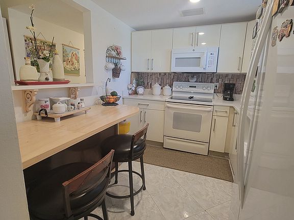 5th image of 725 Lori Dr APT 112