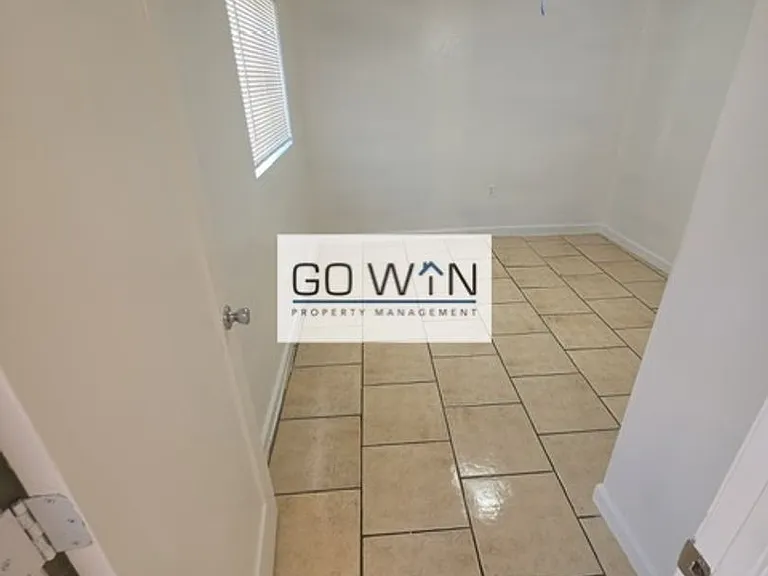 1832 E Harvard St — Photo 16
