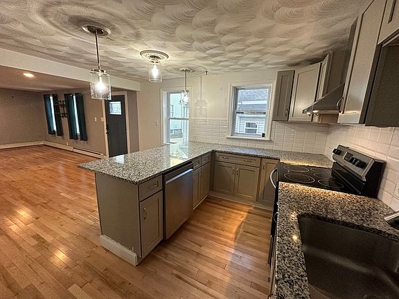 5th image of 693 N Broadway