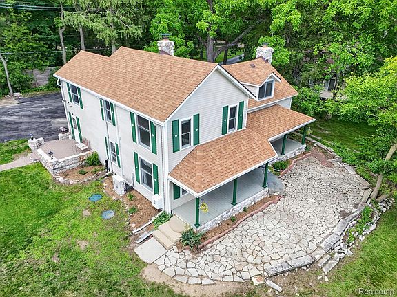 2nd image of 31620 W Eleven Mile Rd